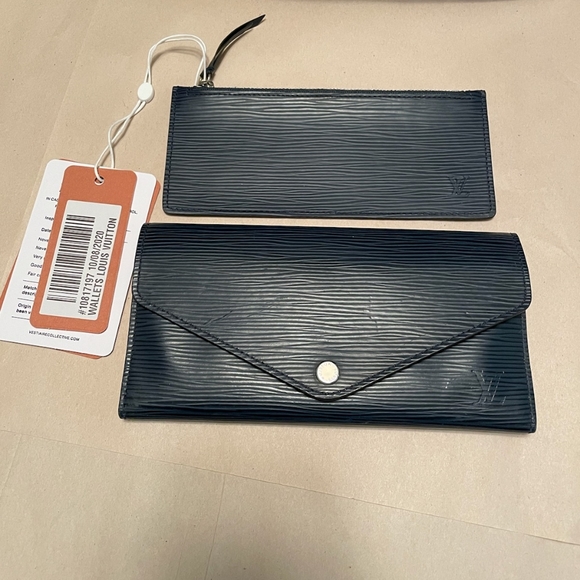 Authentic Louis Vuitton Sarah Wallet - Picture 2 of 2